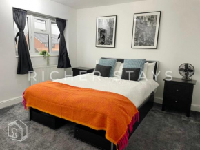 Spacious 4-Bedroom Home, Driveway & Garden
